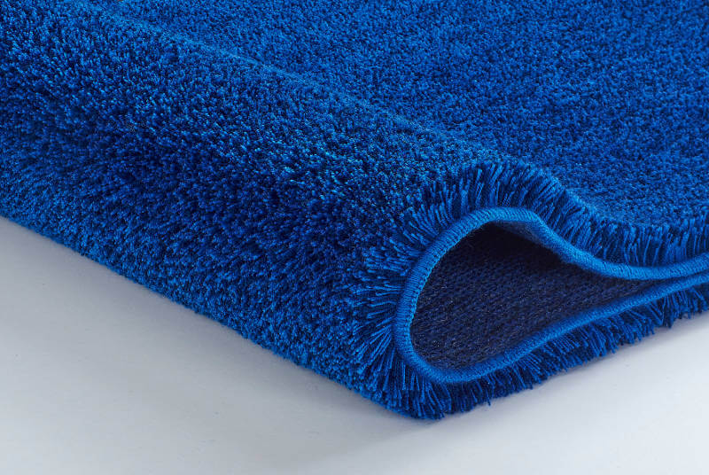 Niebieski dywanik łazienkowy